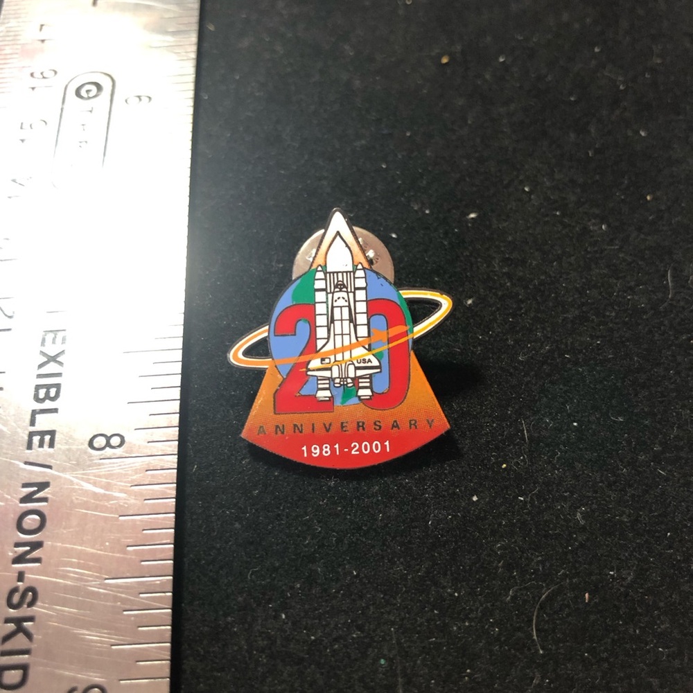 NASA 20th Anniversary of first flight space shuttle 1981-2001 lapel pin